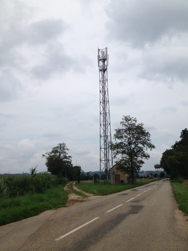 Antenne relais de téléphonie mobile en zone rurale